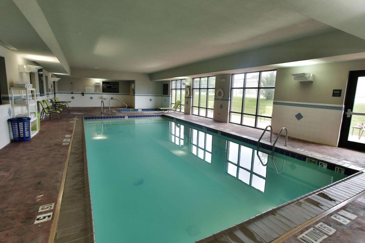 Hampton Inn & Suites Middlebury Exteriér fotografie