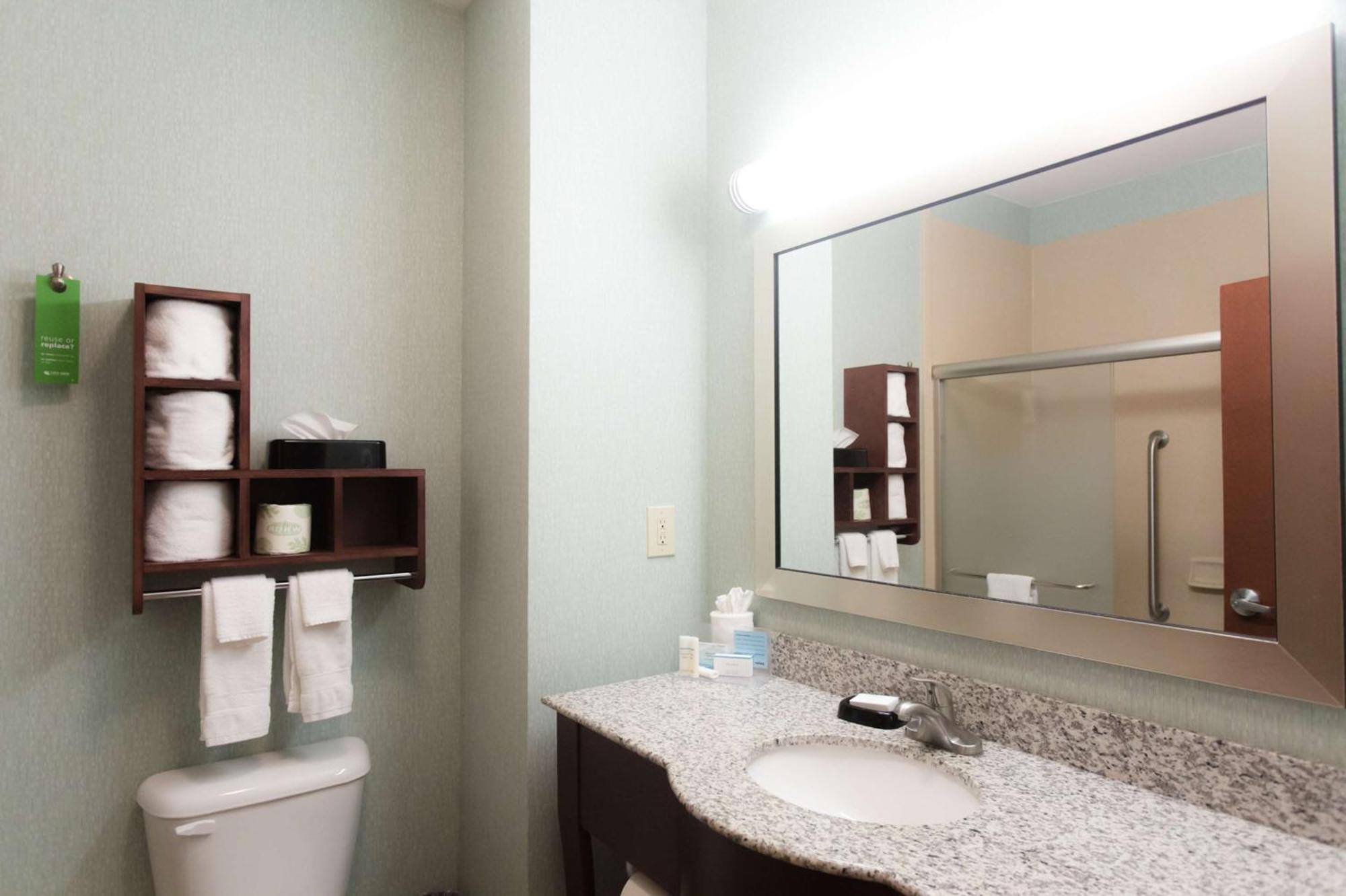 Hampton Inn & Suites Middlebury Exteriér fotografie